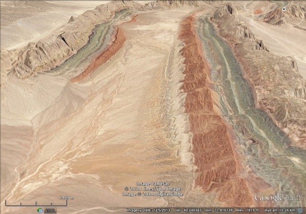 An oblique view clearly shows beds dipping towards the centre of the image, which marks the axis of a syncline.
