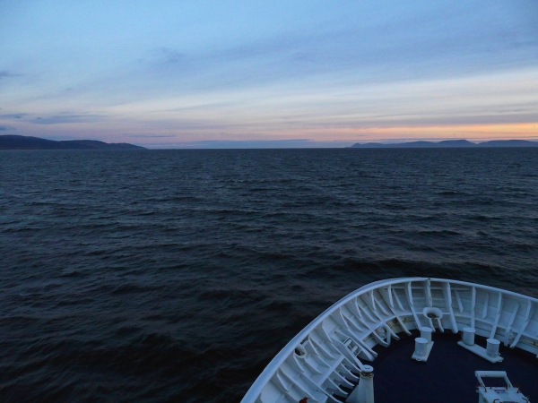 Cruising towards the eastern end of the Beagle Channel. Photo: Chris Rowan, 2013.