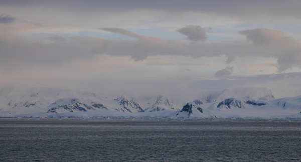 More fabulous scenery in the Neumayer Channel. 